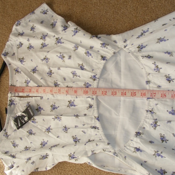 Forever 21 NWT White Dress Floral Back Cut Out - Picture 6 of 14